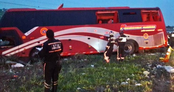 Accidente dejó al menos 10 heridos en vía Jujan – Tres Postes