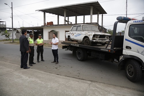 Babahoyo: Vehículos abandonados en la vía pública serán retirados