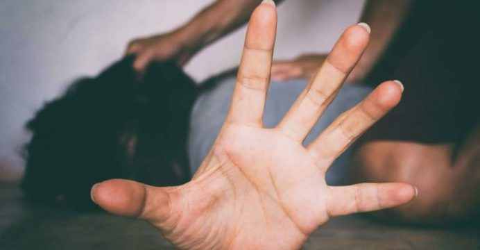 Sentenciado a 25 años de prisión por la violación de su hijastra