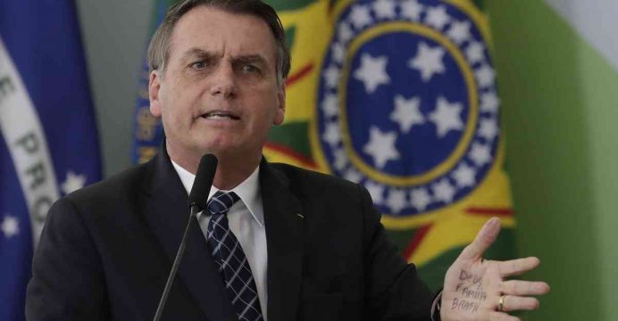 Bolsonaro aseguró no tener recursos para combatir incendios forestales en Amazonía