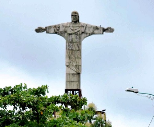 Alcaldía de Vinces realiza trabajos de reparación al monumento Cristo Redentor