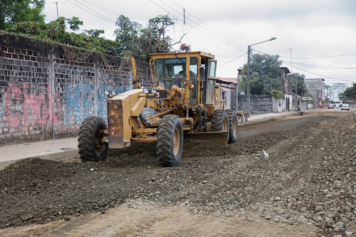 Babahoyo: Avanzan trabajos de preparación de terreno para asfaltado en Puertas Negras