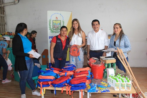 Viceprefecta de Los Ríos visitó centros de desarrollo infantil y entregó materiales