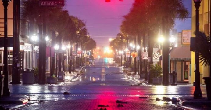 El huracán Dorian ya se comienza a sentir en el litoral de la Florida