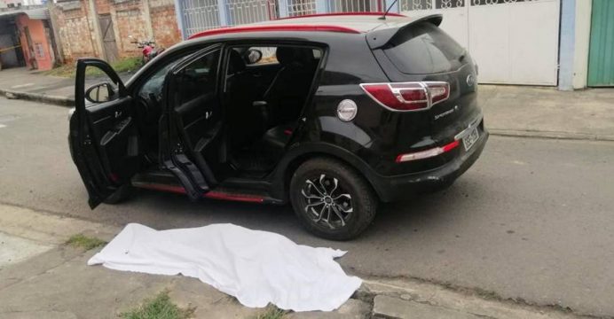 Con seis disparos asesinaron a un hombre dentro de su vehículo en Pasaje