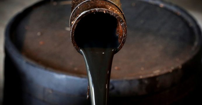 Precio del petróleo se disparó más de 10% en los mercados asiáticos
