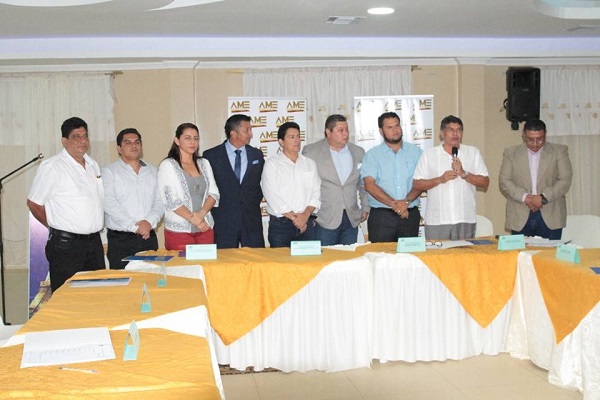 Vinces recibió a los alcaldes de Los Ríos y AME eligió el directorio provincial