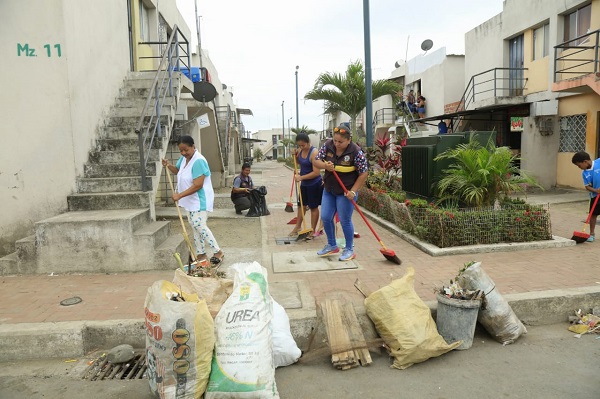 Autoridades municipales visitaron ciudadelas brisas del Rio y Nueva Babahoyo