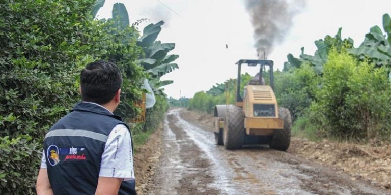 Comunidades rurales reciben mantenimiento en caminos vecinales