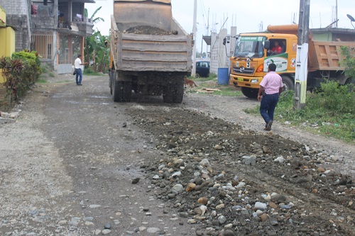 Quevedo: Sectores Los Ángeles y La Pradera beneficiadas con lastrados de calles