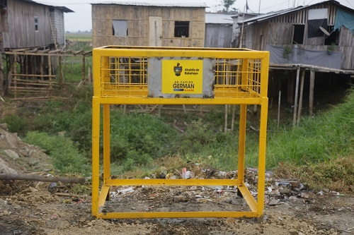 Alcaldía coloca canastas metálicas para el depósito de desechos en Babahoyo