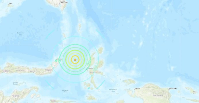 Indonesia fue sacudido por sismo de 7,4 grados