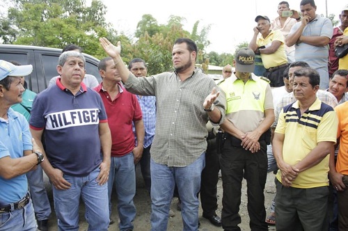 Autoridades e instituciones involucradas en la transportación se reúnen con campesinos