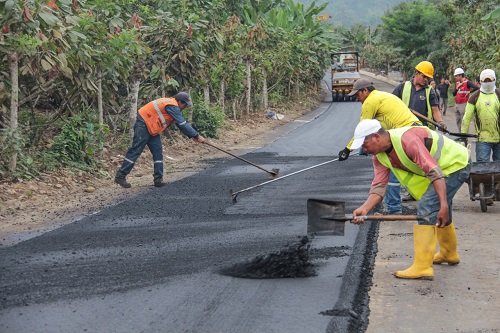 Vía que conecta los recintos Guayacanes – Potosí en Urdaneta es asfaltada