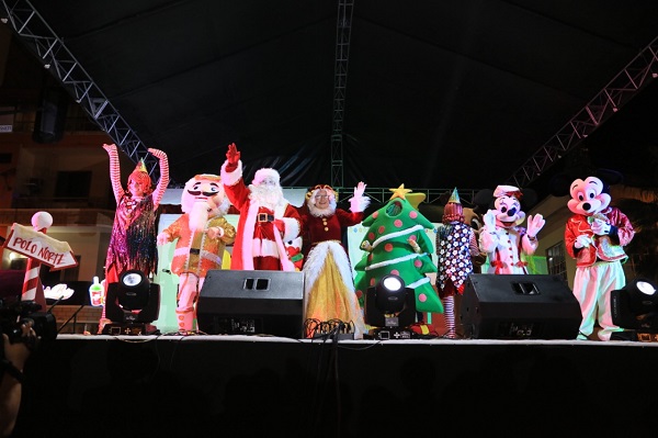 Papá Noel llegó a Babahoyo y se ganó el cariño de los niños fluminenses