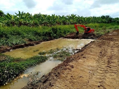 Vinces: Limpieza de canal colapsado y fortalecimiento de muros en Rcto. San Gregorio