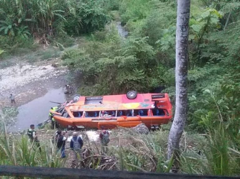 Cinco fallecidos y siete heridos en nuevo accidente de bus interprovincial, en Esmeraldas