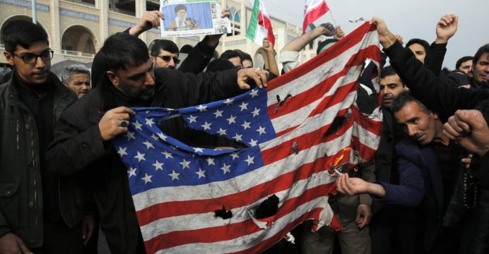 Iraníes se manifiestan contra EEUU por muerte de Soleimaní y piden venganza