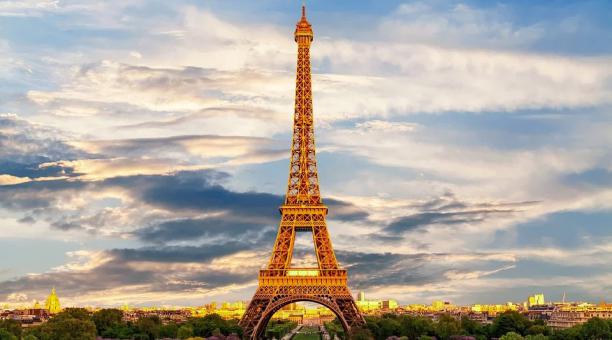 La torre EIFFEL proyectará declaraciones de amor por San Valentín