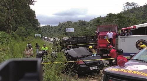 Accidente de transito en la vía Alóag Santo Domingo deja 3 fallecidos