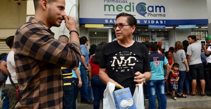 Controles de autoridades dejan 6 detenidos en farmacias de Guayaquil