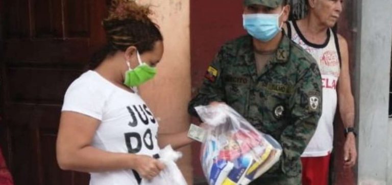 Militares ayudaron a repartir 5.500 kits de alimentos en varias provincias