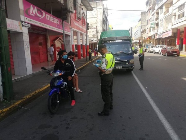 ¿Qué vehículos y qué personas pueden movilizarse  con o sin salvoconducto?