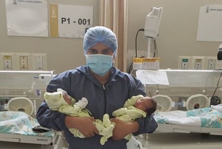 En Quevedo gemelas regresan a casa tras recuperarse de sepsis neonatal