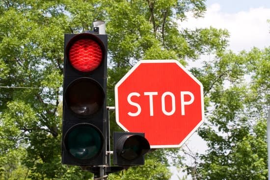 Alcaldes solicitan mantener semáforo en rojo hasta el 17 de mayo