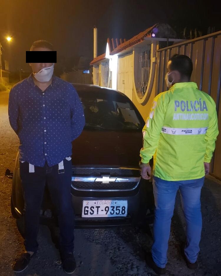 Quinsaloma: Policía detuvo a ciudadano que transportaba 9 mil dosis de heroína