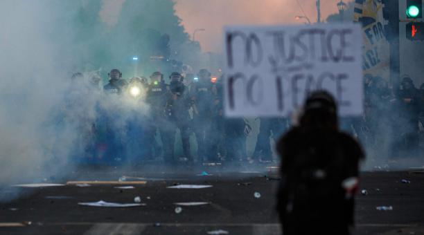 Las protestas contra la violencia policial y el racismo sacuden EE.UU.