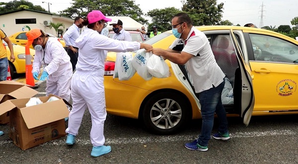Quevial EP dona kits de desinfección a taxistas