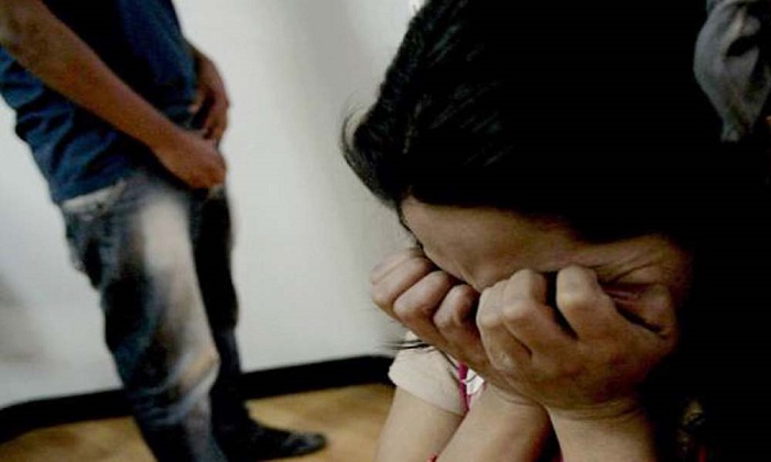 Hombre es procesado por la presunta violación de su hijastra, menor de edad