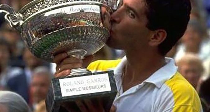 Treinta años de la gesta Andrés Gómez, ecuatoriano ganador del Roland Garros