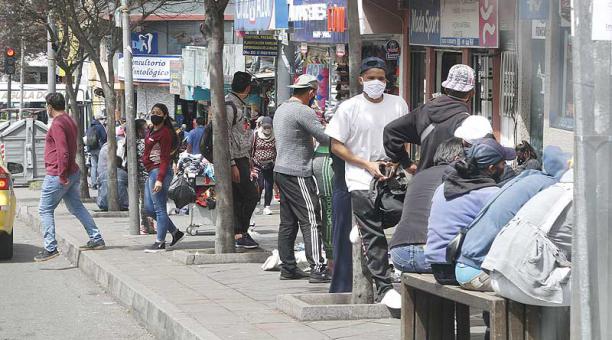Quito: Un hombre de 64 años y una niña de 12 años contagiados con la variante del Covid-19