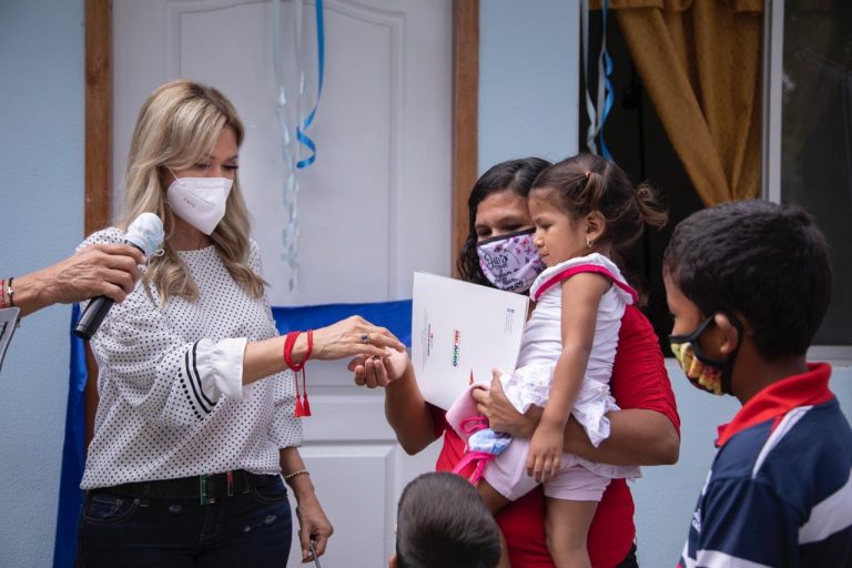Prefectura del Guayas y municipio de Milagro llegaron con ayuda social a una familia