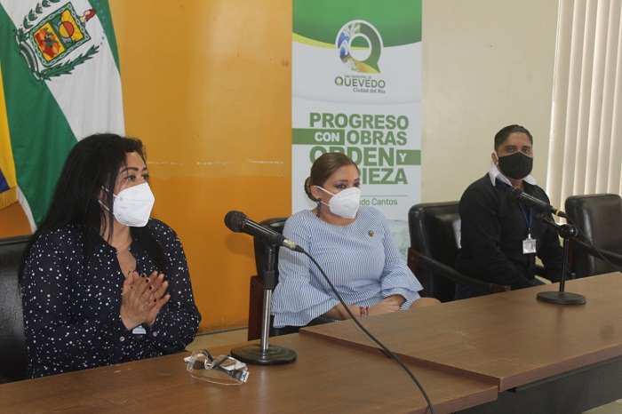 Imparten charla sobre las sanciones por maltrato animal, en Quevedo