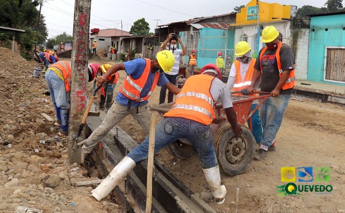 En Quevedo ejecutan obras de asfaltado integral, aceras y alcantarillado pluvial