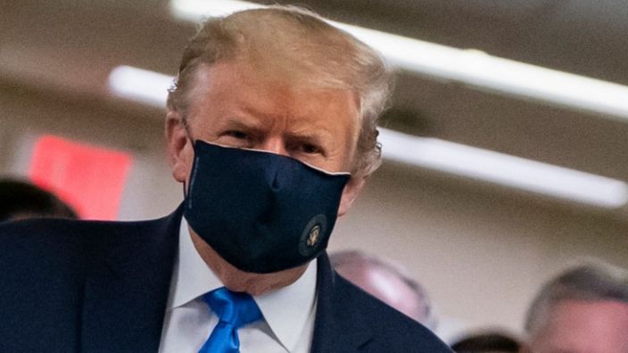 Coronavirus en Estados Unidos: las primeras imágenes de Trump con mascarilla mientras su país sigue con récord de contagios