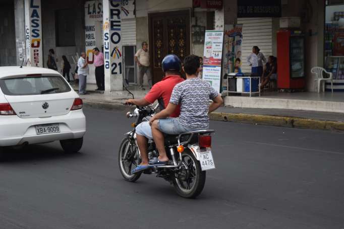 Movilización en moto se limita a una sola persona en todo el Ecuador, como medida contra la inseguridad