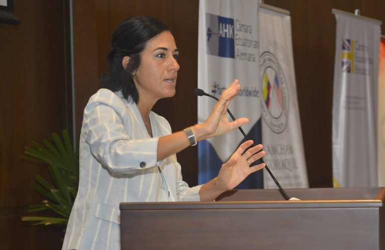 Asamblea elige a María Alejandra Muñoz como vicepresidenta del Ecuador