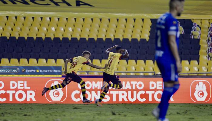 Barcelona gana el clásico 2-1 a Emelec en un partido vibrante