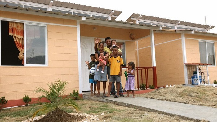 Familias de Monte Sinaí reciben viviendas del programa “Casa Para Todos”