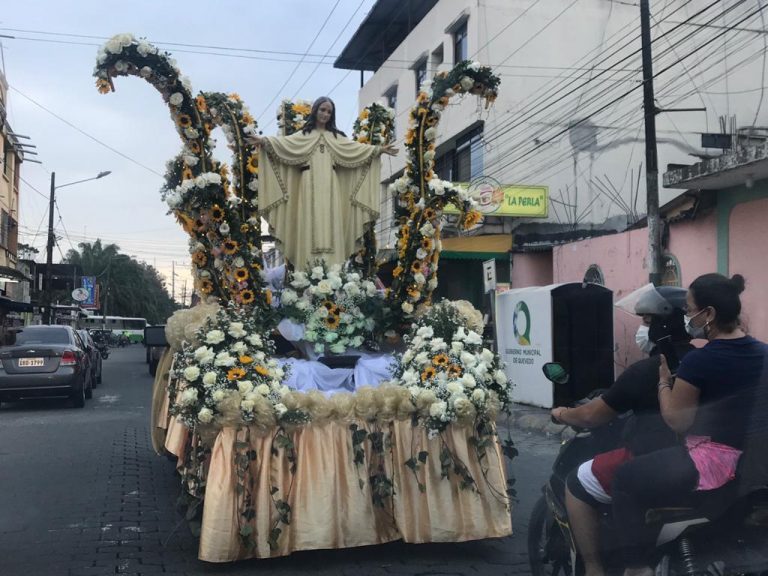 Peregrinación vehicular por la Virgen de La Merced se realizó en Quevedo
