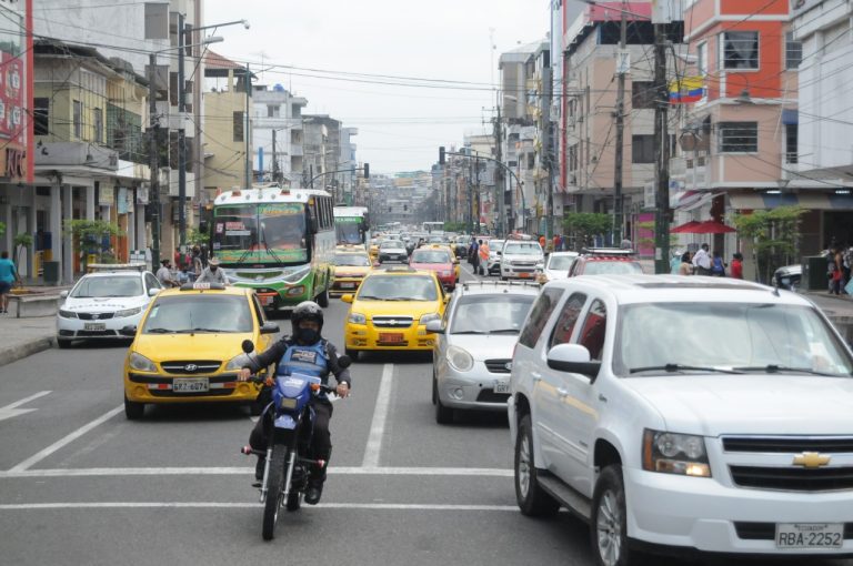 Dos municipios en Los Ríos continuarán con restricciones vehiculares tras finalización de Estado de Excepción