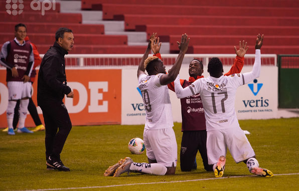 LDU triunfa 2-0 en Casa Blanca ante Guayaquil City