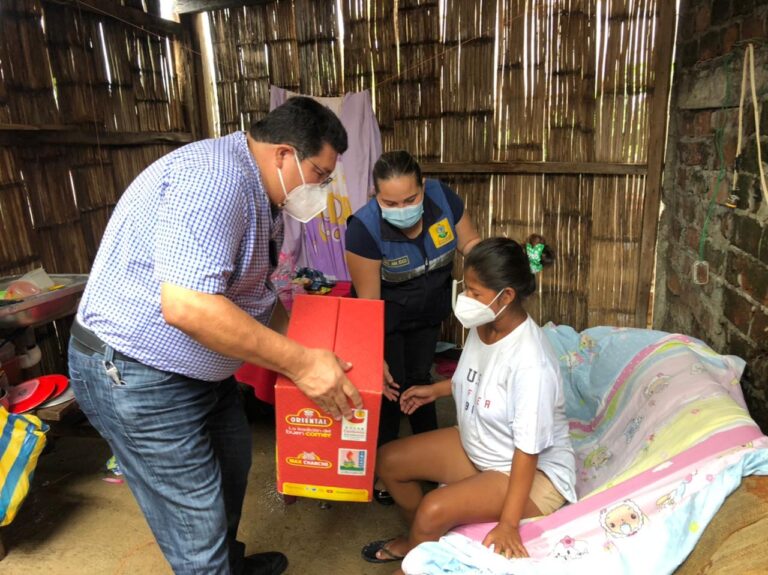 Alcaldía de Babahoyo entregó kits a familias afectadas por las fuertes lluvias
