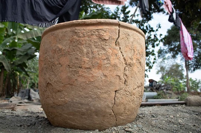 Encuentran vasija de barro con piezas óseas en un recinto de Babahoyo
