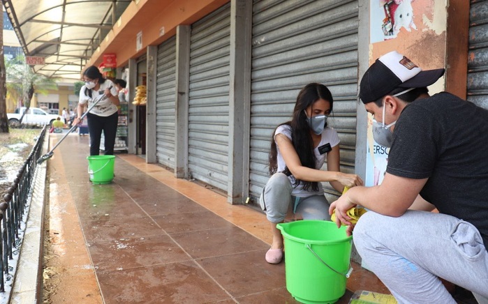 Autoridades y comerciantes realizan minga de limpieza en el mercado No. 3 de Quevedo