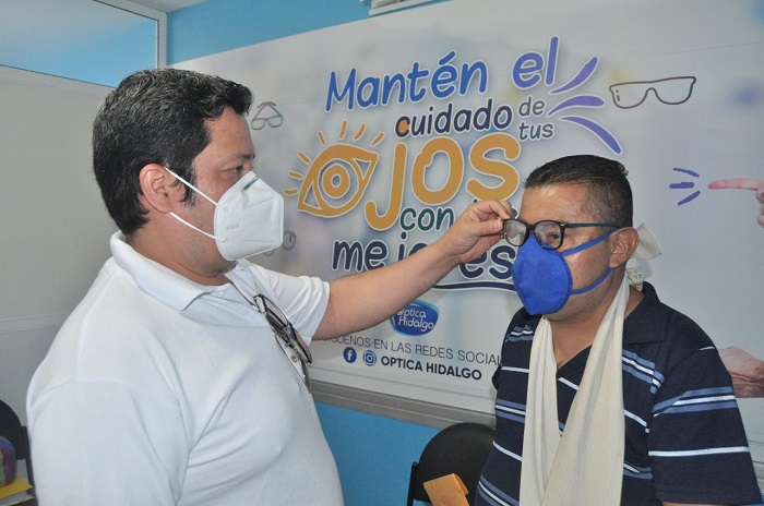 Óptica Hidalgo desarrolló campañas médicas en Quevedo